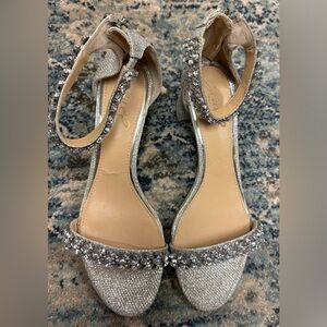 Jewel Badgley Mischka Women's Bronwen Block Heel Evening Sandals, size 7.5